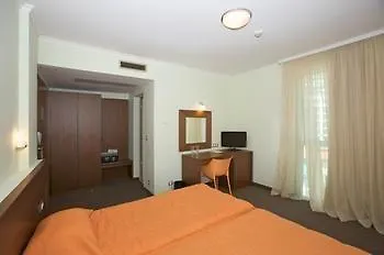 Jeravi - Hotel