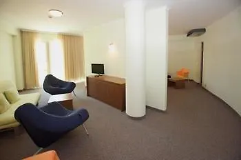 Jeravi - Hotel