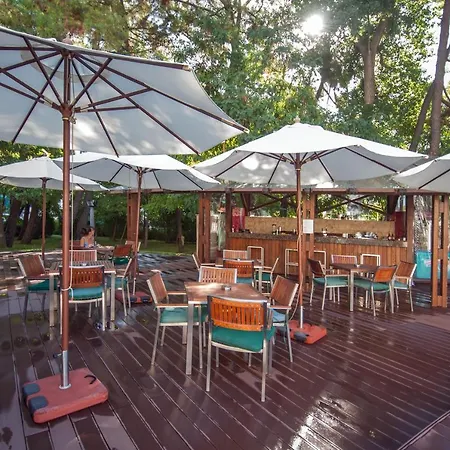 Jeravi Hotel 4*