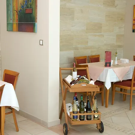 Jeravi Hotel