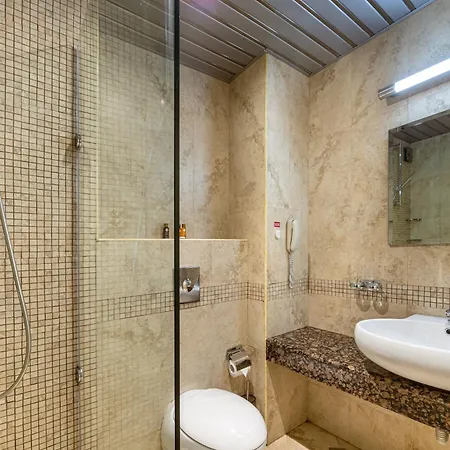 Jeravi Hotel